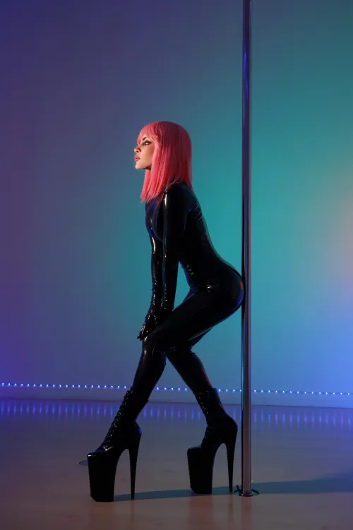 I love my black, shiny latex by Vampandbeauty