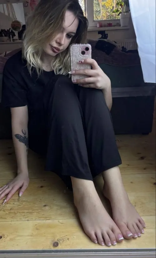 i love my new nails by ToesGoddess