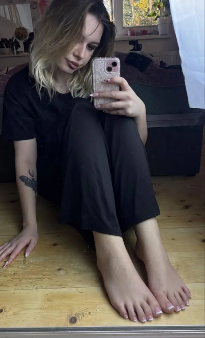 i love my new nails posted by ToesGoddess