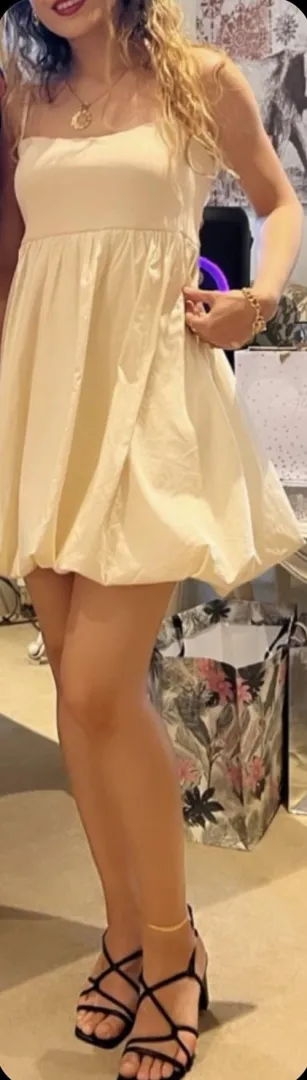 I love my wife’s outfit at parties posted by AlexRockr