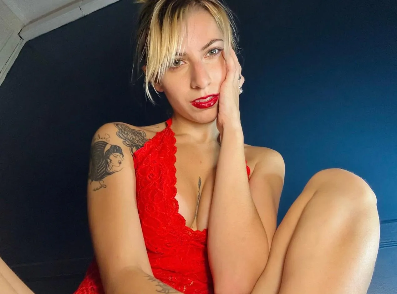 I love red lipstick on my lips posted by goofyxxxtrain