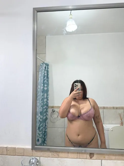 I love sending nudes to random redditors, react if you're interested by Coffeelatte22