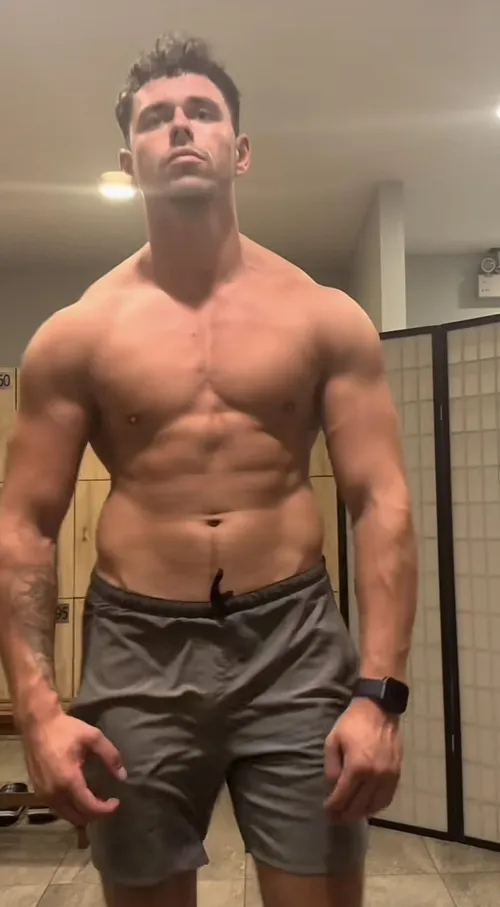 I love showing off by itsyourboyJJ1