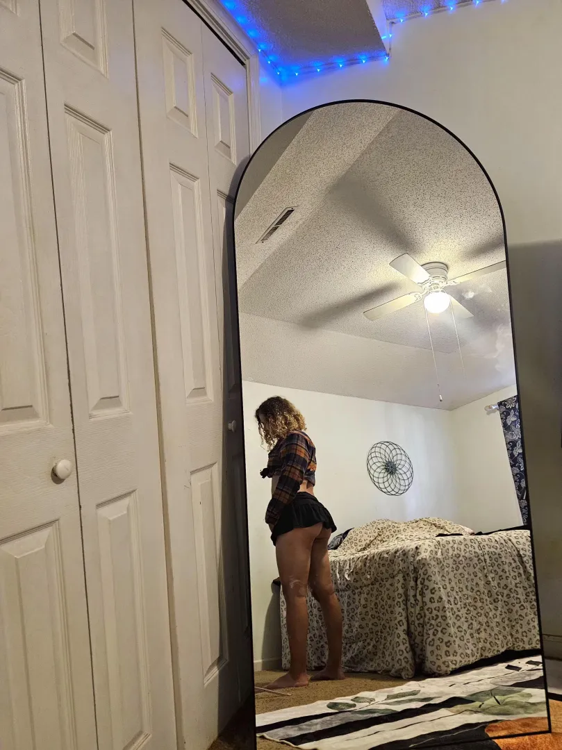 I love skirts  posted by Kalanikylo