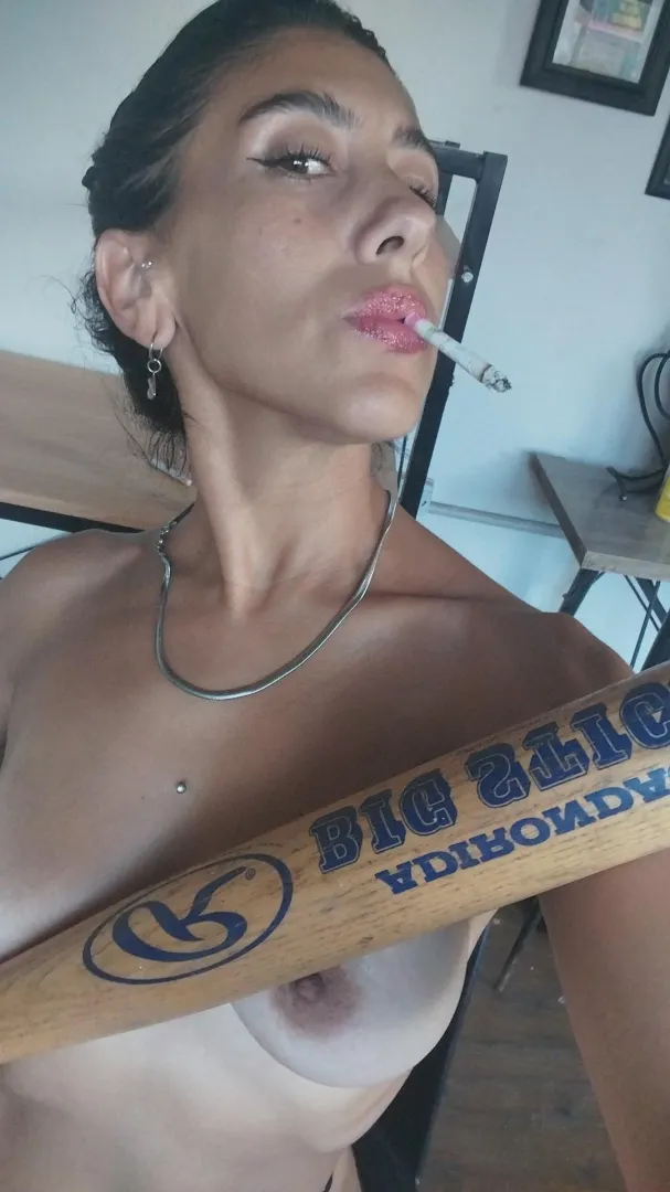 I love smoking and playing! posted by lilit111