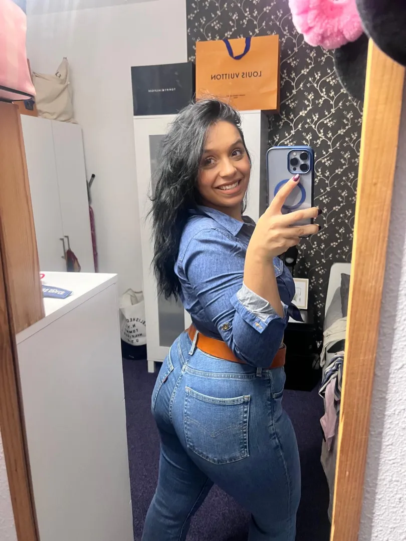 I love taking pictures of myself posted by Galadriel69_