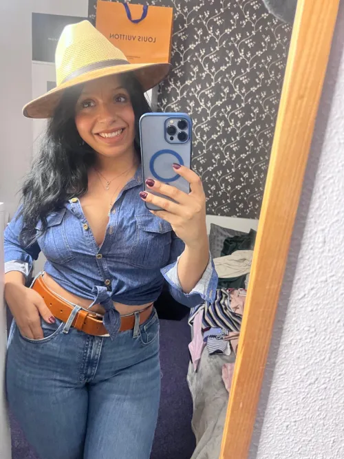 I love taking pictures of myself by Galadriel69_