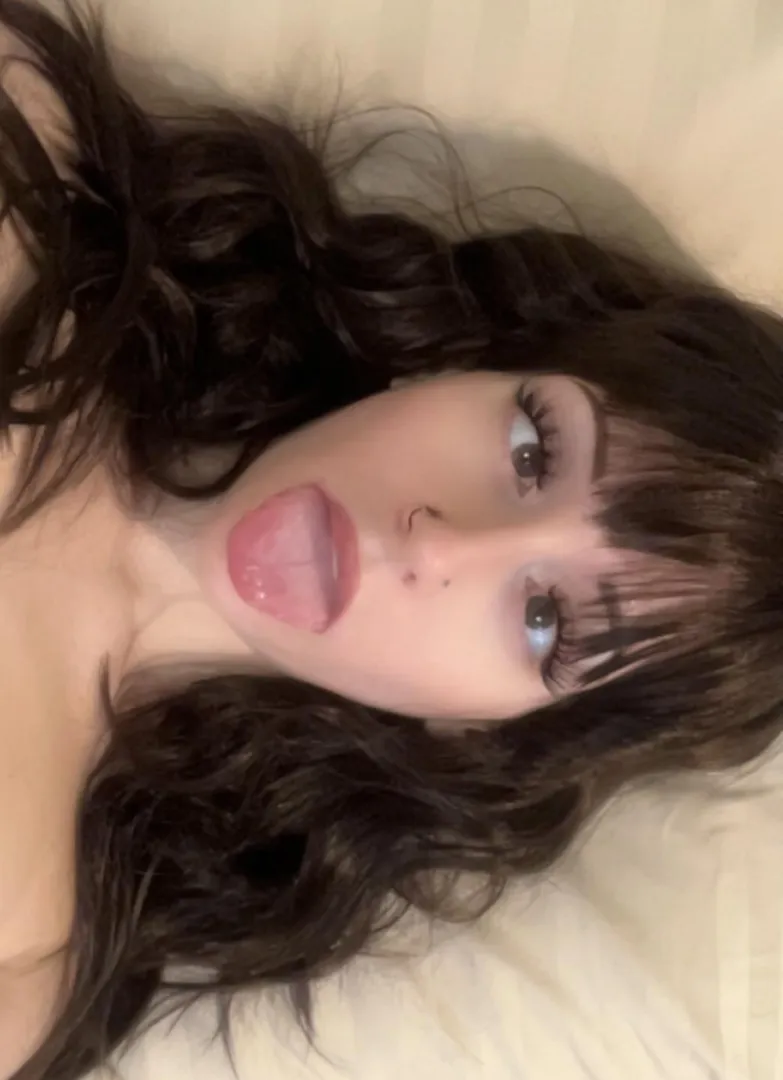 I love that this wig matches my eyes  posted by MollyxxxMassacre