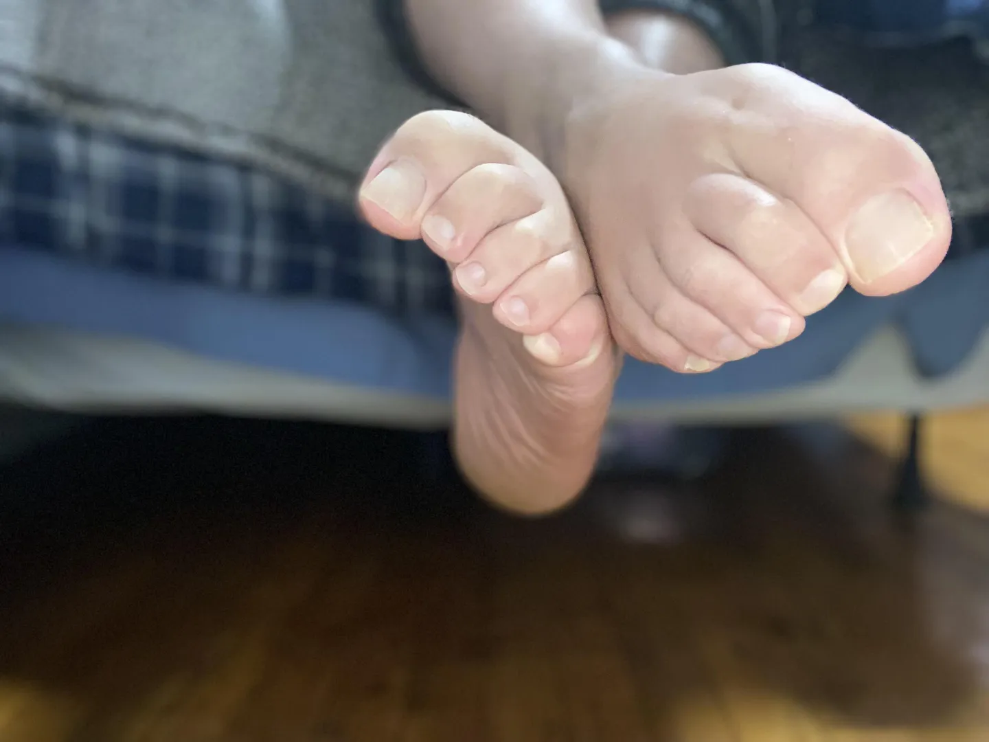 I love the way you stare at my toes posted by GeneralZod0325