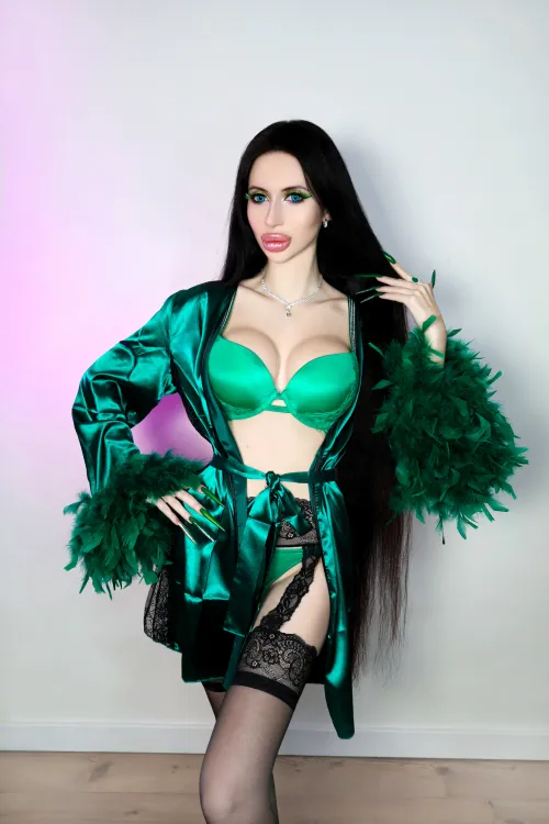 I love this green robe withfur by Allison_BratzDoll