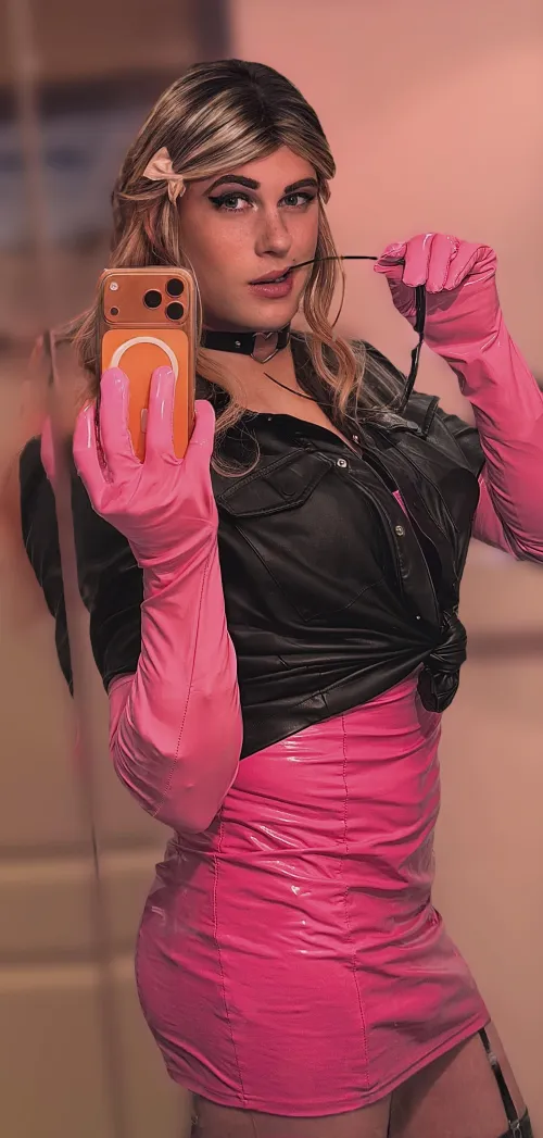 I love to be in latex by heyesmay