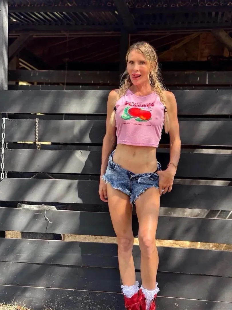 I love to fool around behind the barn posted by kimboslice-23