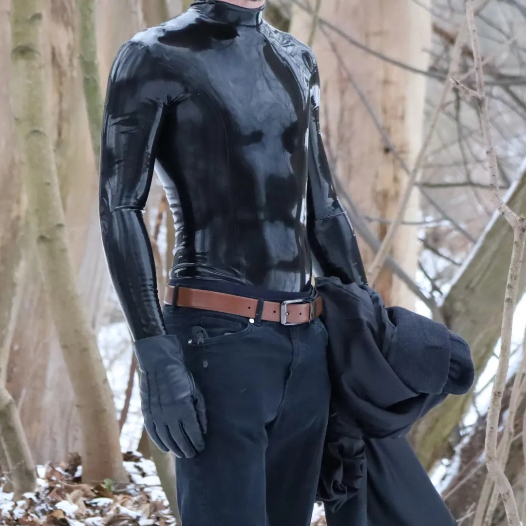 I love to wear latex in public places posted by ThatLTXman_