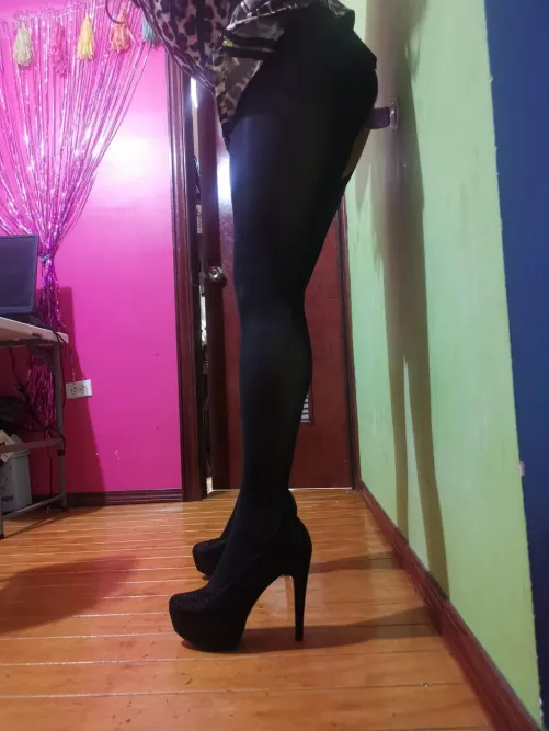 I love when I have a good and thick dildo inside my ass while I'm in nylons by sissy_clara_mx