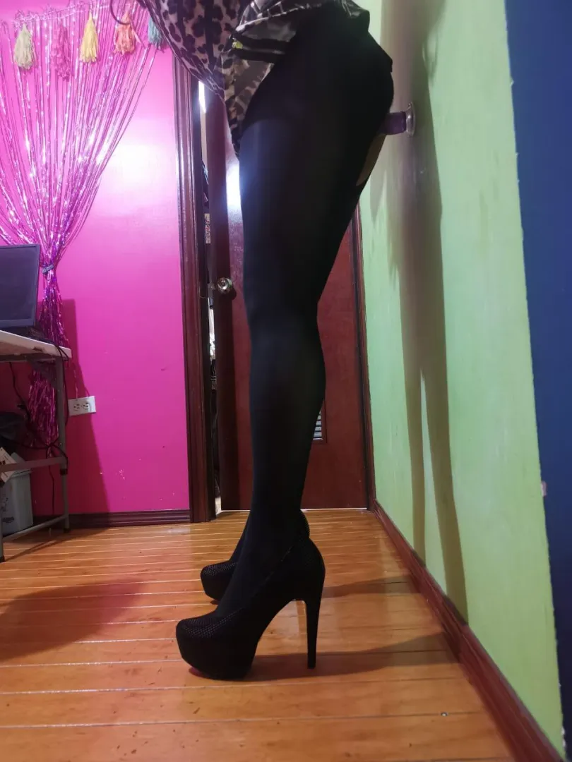 I love when I have a good and thick dildo inside my ass while I'm in nylons posted by sissy_clara_mx