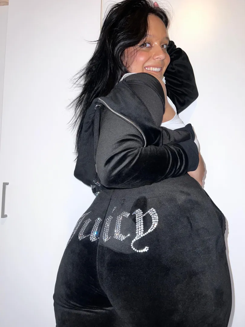 I might dress sweet like candy... but trust me, I taste *even better*. posted by Galadriel69_