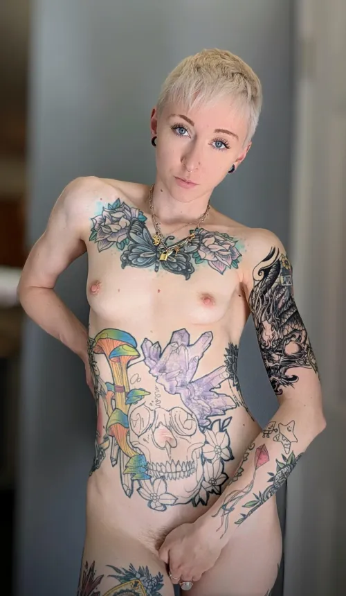 I might look tough but I'm begging to be topped by thisiselizapearl