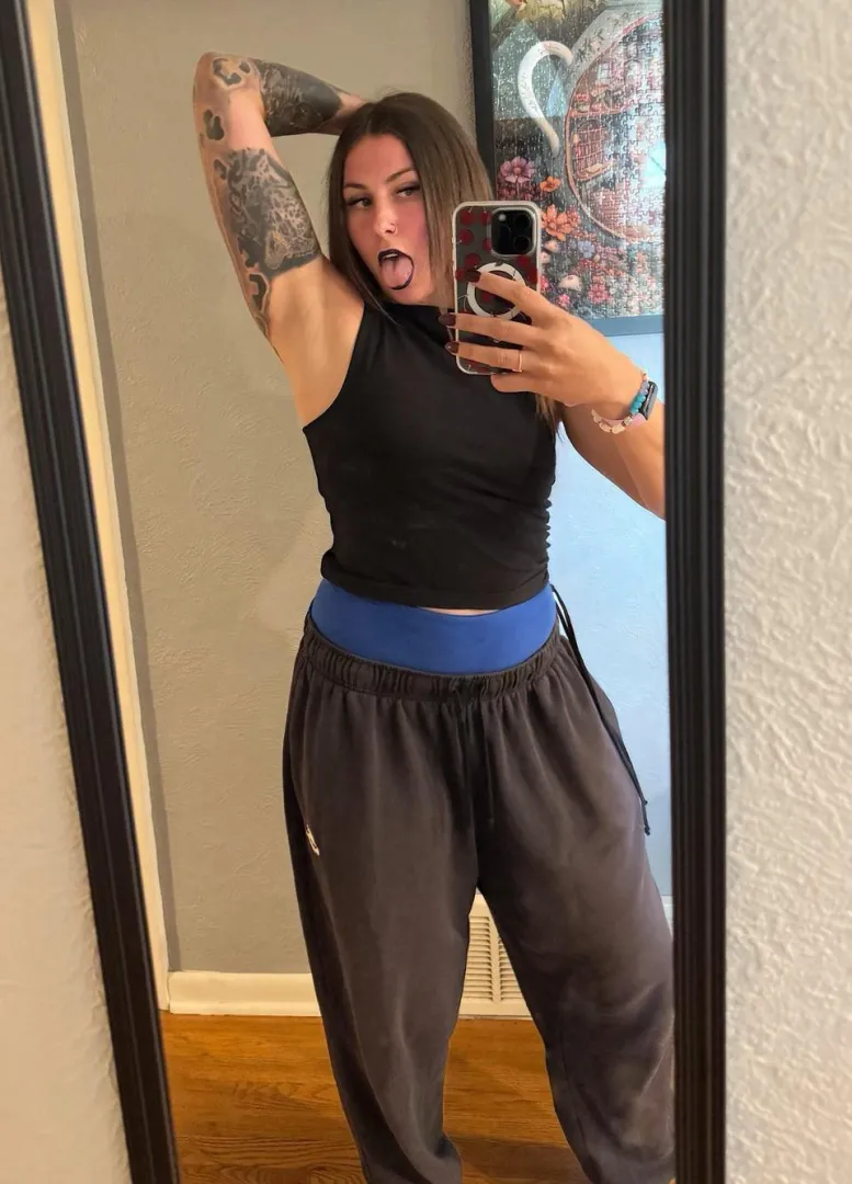 I need a BF who loves to lick armpits no matter how sweaty i might be... Would you volunteer? posted by Brittfaithm