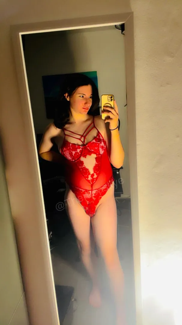 I need a cute femboy at my feet! posted by TSRealRS