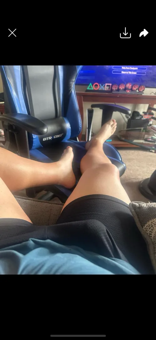 I need a footslave  posted by Tequila_Sunrise29