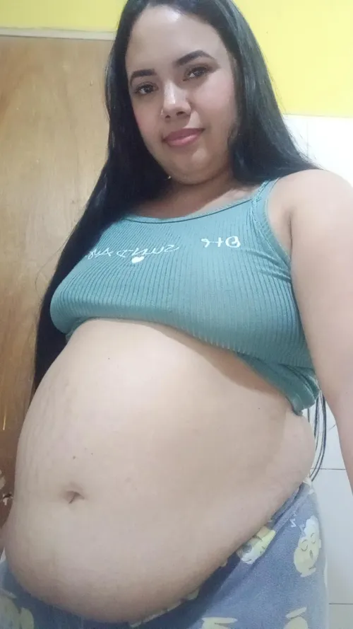 I need a good binge so this belly can grow by Smillbelly