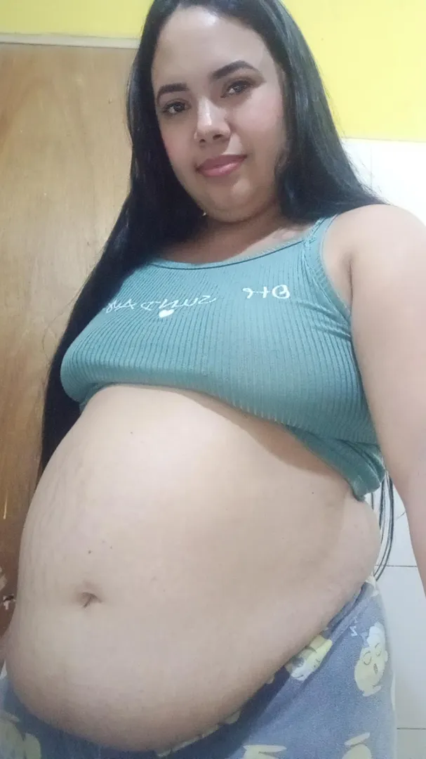 I need a good binge so this belly can grow posted by Smillbelly