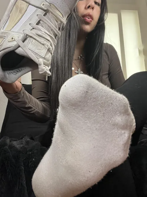 I need a nose inside of my shoes too [F] by MisaShade