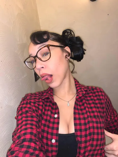 I need a quick and honest answer would you fuck me? by delphiraexo