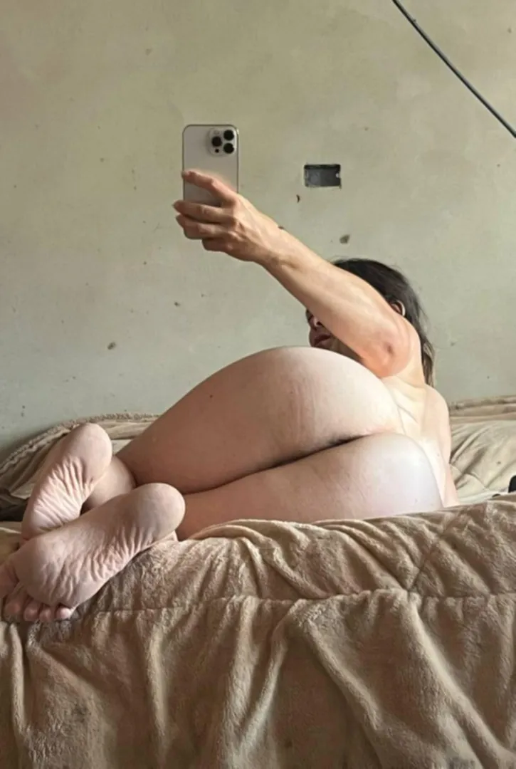 I need a quick and honest answer would you fuck me? posted by Sweet_lips022