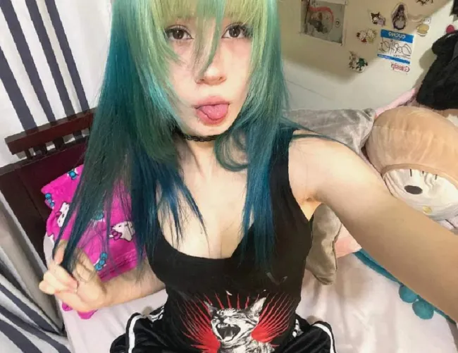 I need an experienced man who can use my utilize my teen body properly and make me feel everything by glowsparklez