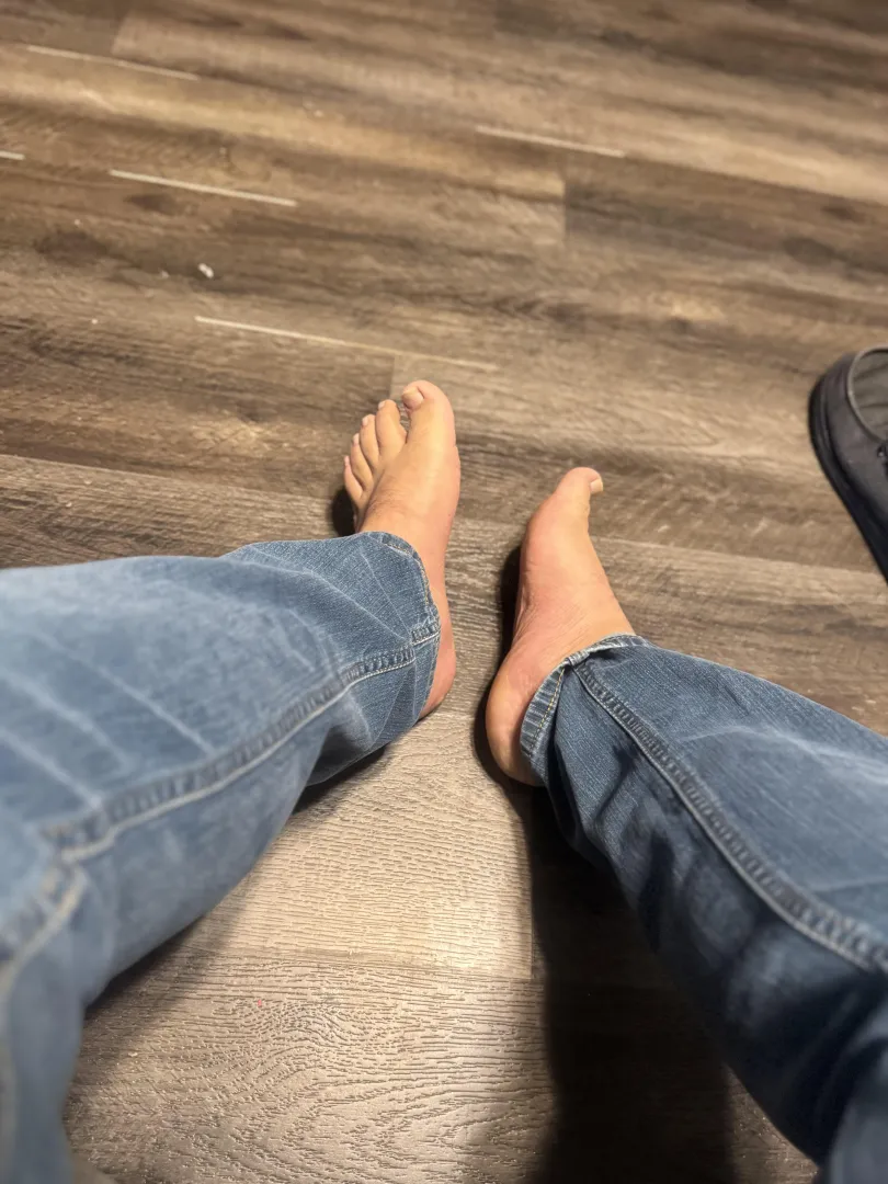 I need an rub and a pedicure  posted by EL-Doobie-Daddy