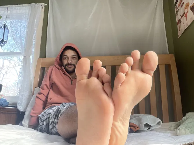 I need friends who like feet! 25 by curlycrazyy