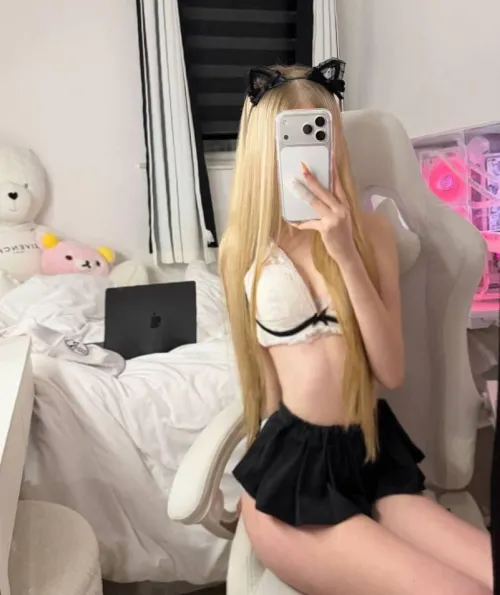 i need you in between me already by FloralRide