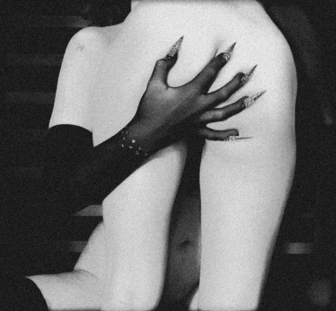 I pay attention to my shadow, in exchange, she's good to me posted by luna_plushy