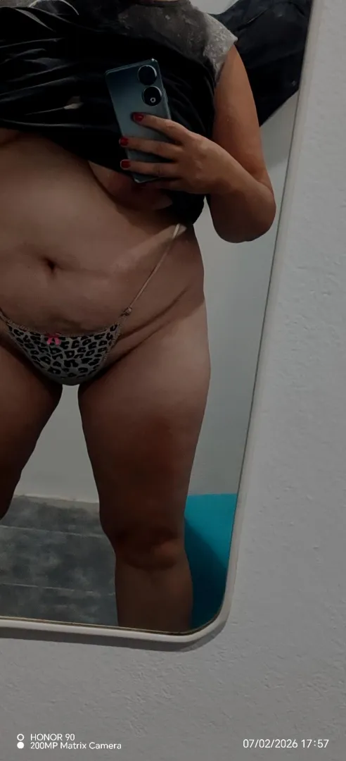 I peek out and you can't resist, posted by roo1977