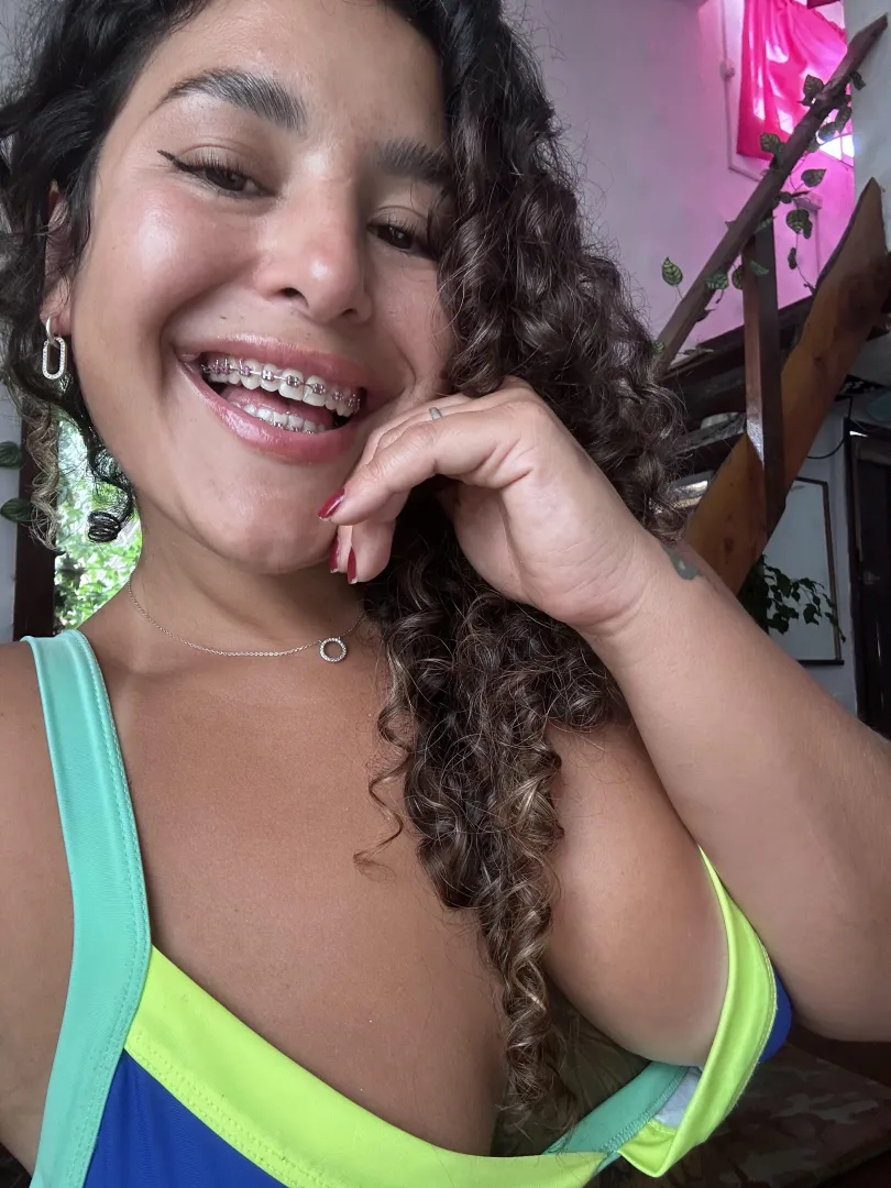I see much more than a virtual relationship; I see fun, support, and pleasure. If you see the same in this, contact me! I have a weekly offer posted by curlyydoll