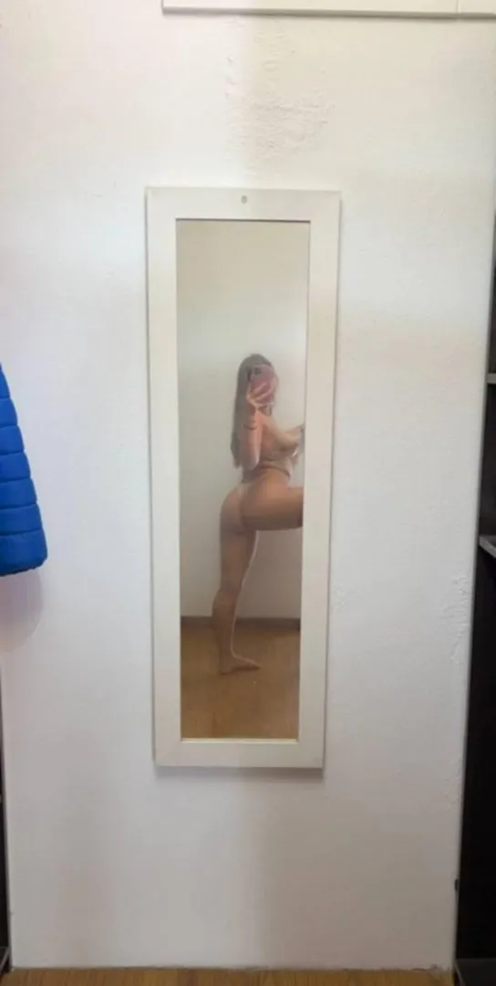 i spend all day perfecting recipes but i’m officially looking for a mature guy who knows how to handle a woman who is already preheated posted by Wrong-Distance7136