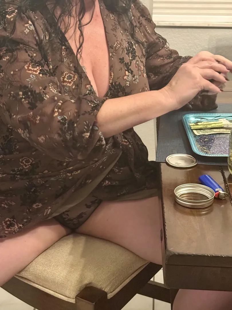 I still use a dollar bill to roll em. posted by sexyflwife