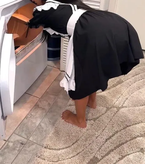 I take delight in being a disobedient maid by sunshinemaidxo