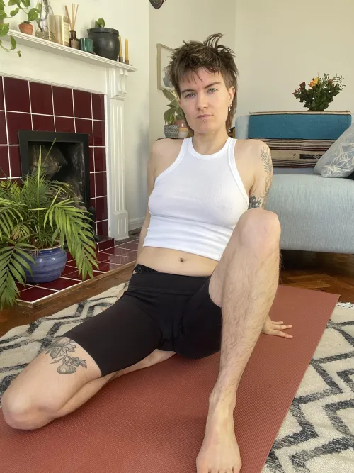 I think bi people generally like hairy legs, am I wrong? [Return Our 3P Tools/Apps] by FayetheFoxx