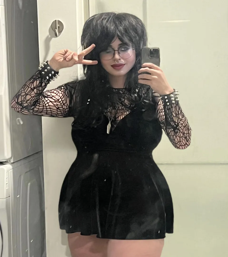 i think my clothes are getting a little snug! do people like fat alternative girls? posted by gothicexplosion