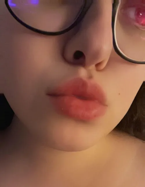 I think my lips need some lip filler by Victoriaa_XO