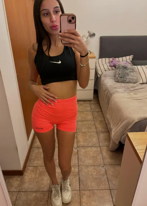 i think the gains are looking good in this mirror by teensyoliviaa