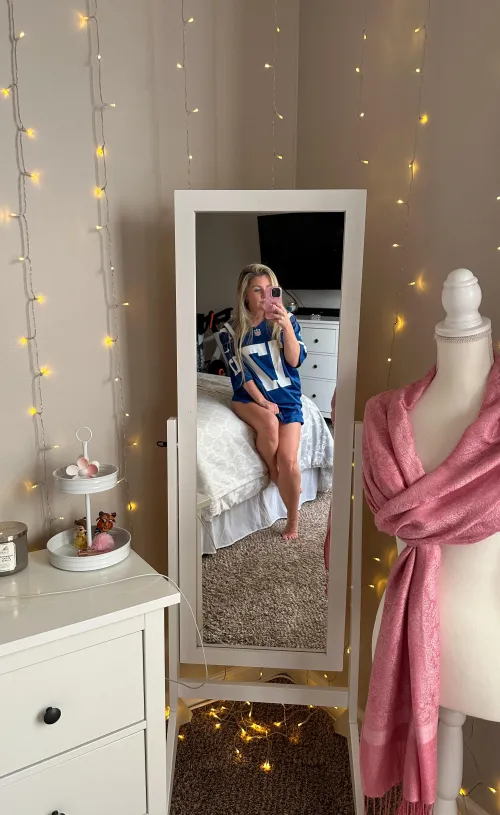 I think this jersey is too big for me by pintsizechic