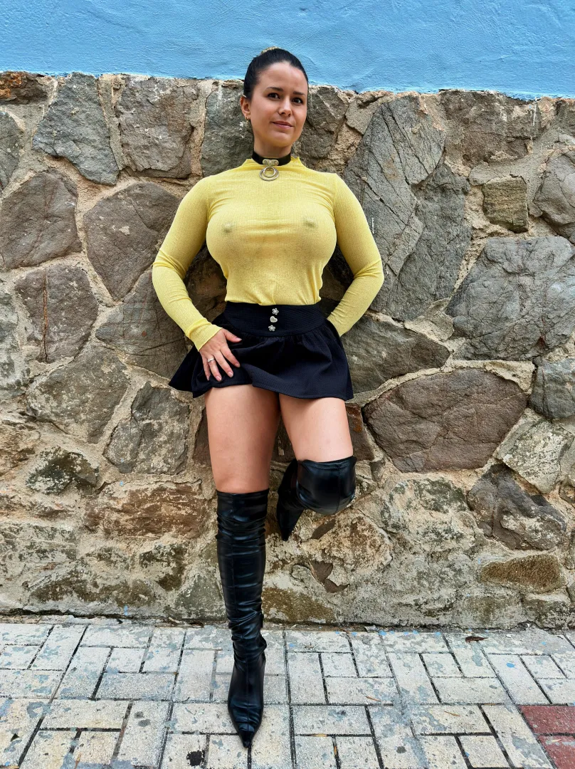 I think this top shows I’m braless posted by FreelyKaty_xx