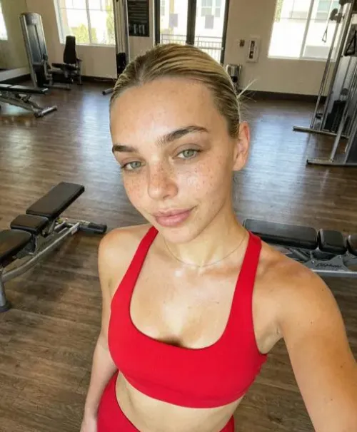 I tried to be cute in the gym by imchloeharper