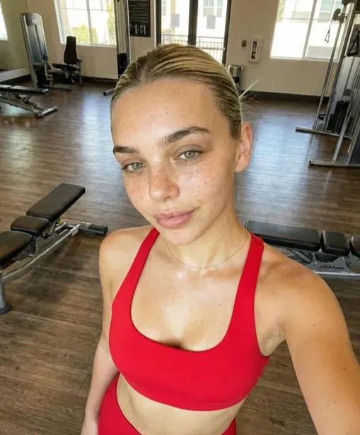 I tried to be cute in the gym posted by imchloeharper