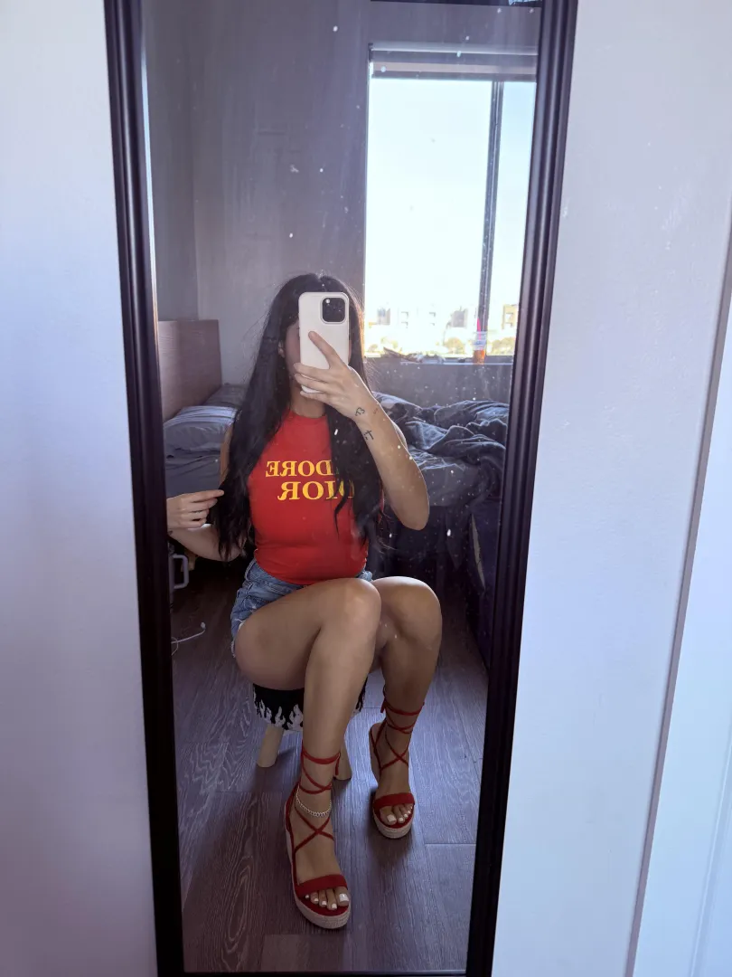 I wanna be your goddess posted by athenasfeet13