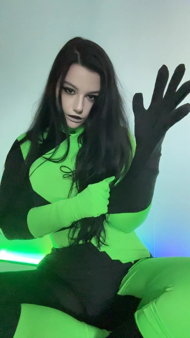 I wanna dress you up in cosplay and turn you into my egirl twin…  posted by Meaaly26