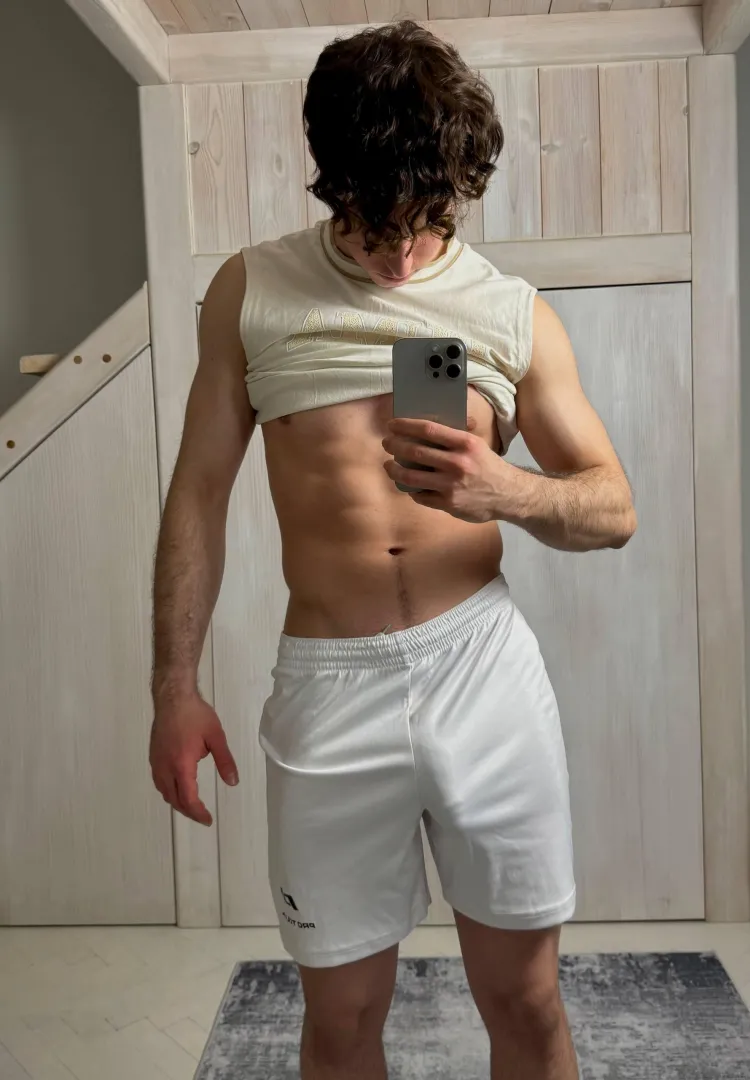 I wanna see you on your knees  posted by Flavio_Morino